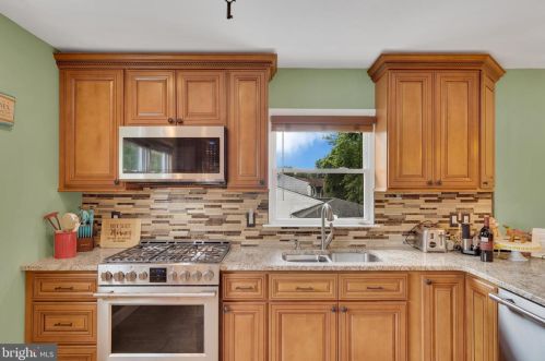 85 Colleen Cir, Trenton NJ 08638-1724 exterior