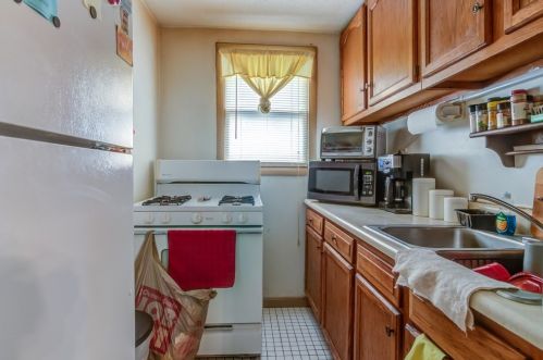 50 Beacon St, Fall River MA 02724-1534 exterior