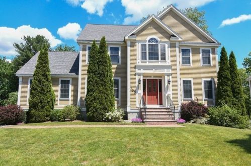 105 Meadow Creek Dr, Dracut, MA 01826-2763