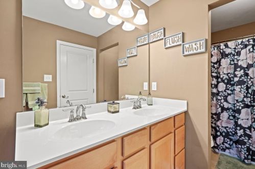 25 Tailor Ln, Erial NJ 08081-5699 exterior