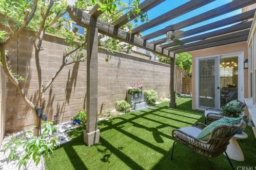 32 Larkfield, Irvine CA 92620-2140 exterior