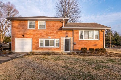 3027 Debera Way, Louisville, KY 40220-2201