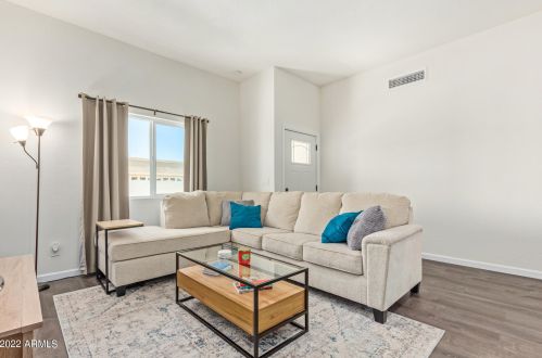 1107 Charleston Ave, Phoenix AZ  85022-1145 exterior