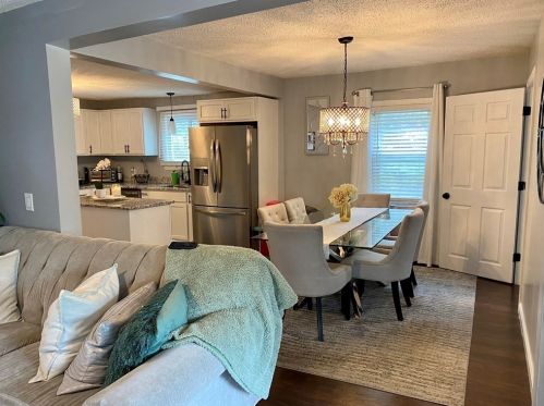 1070 Somerset Ave, Taunton MA 02780-4622 exterior