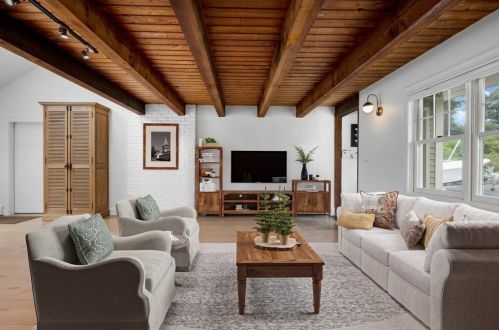 8 Seaview Ln, Newbury MA  01951-2312 exterior