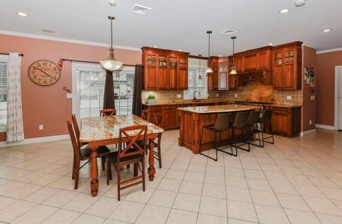 51 Hastings Rd, Dedham MA 02026-5407 exterior