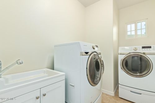 3819 41 Pl, Phoenix AZ 85044-1331 exterior