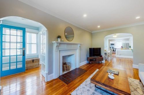 528 Commonwealth Ave, Newton, MA 02459-1634