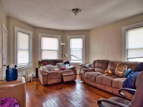 74 Clark St, New Bedford MA 02740-7021 exterior