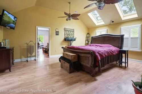 335 Veterans Hwy, Jackson Twp NJ 08527-2832 exterior