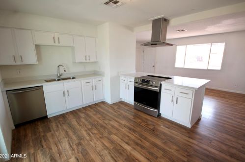 2908 Bloomfield Rd, Phoenix AZ 85029-2950 exterior