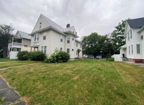 34 Shattuck St, Worcester, MA 01605-3604