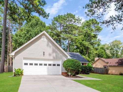 528 Horseshoe Cir, Stockbridge GA  30281-6018 exterior