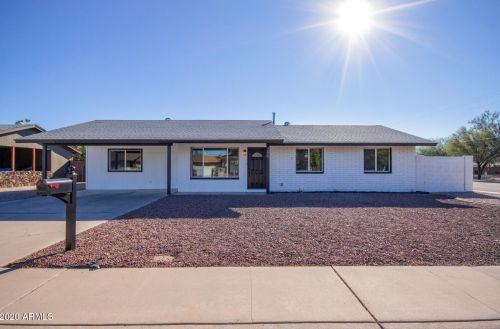 3861 Caribbean Ln, Phoenix, AZ 85053-4526