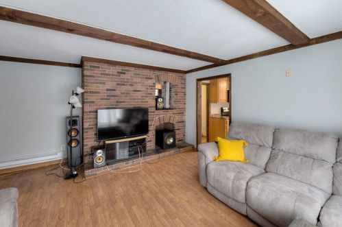 1098 Western Ave, Montgomery MA 01085-2616 exterior