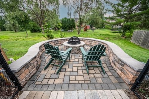 4 Bayberry Ln, Dover NJ 07869-3837 exterior