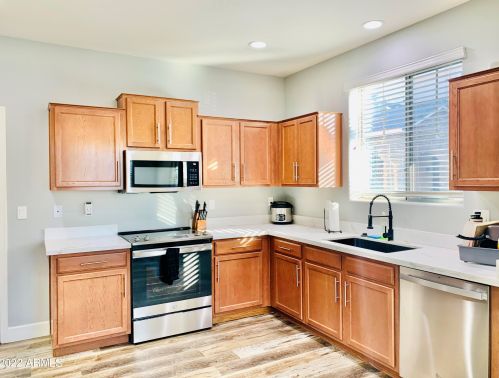 2837 73 Dr, Phoenix AZ 85043-7231 exterior