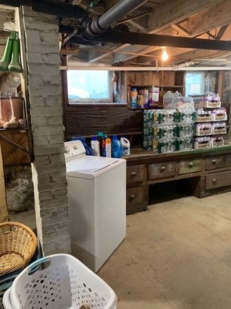 21 Cres St, Whitman MA 02382-2406 exterior