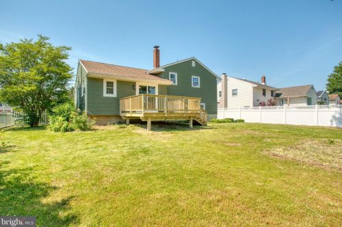 59 Pleasant Valley Dr, West Deptford NJ  08096-6320 exterior