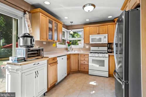 236 Mantua Blvd, West Deptford NJ 08051-1038 exterior