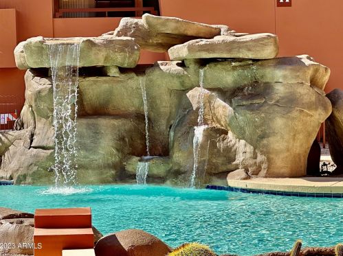 4303 Cactus Rd, Phoenix AZ 85032-7637 exterior