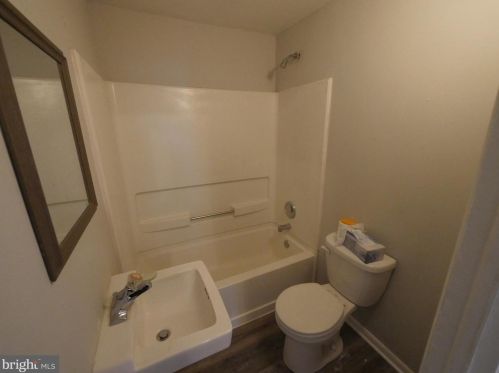 319 High St, West Deptford NJ  08096-2225 exterior