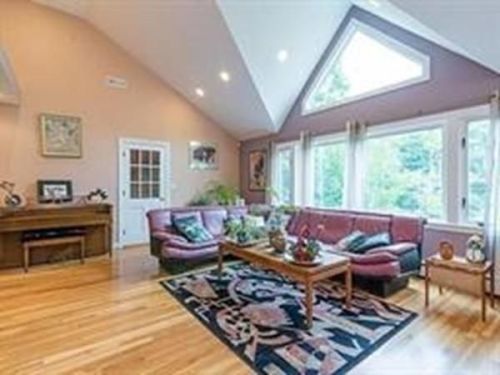 31 Walker Ln, Needham MA  02492-1436 exterior