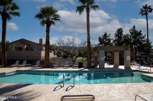 2219 Constance Way, Phoenix AZ 85042-7224 exterior