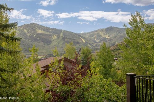 2068 Mahre Dr, Park City UT 84098-8508 exterior