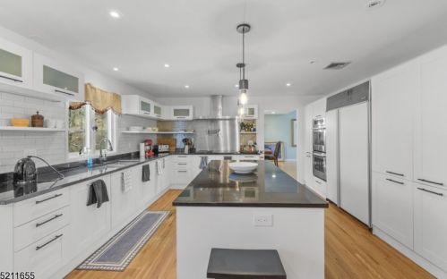 79 Pinewood Dr, Skyline Lakes NJ  07456-1122 exterior