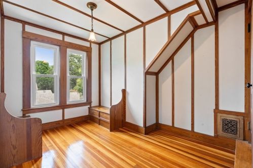 64 Brk Ave, Newton MA 02460-1508 exterior