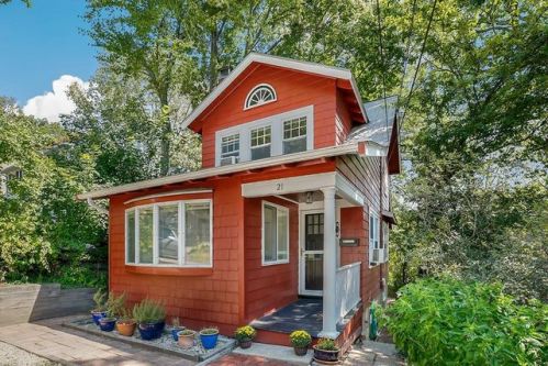 21 Riverside Dr, Dedham, MA 02026-7111