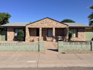 2242 Cactus Rd, Phoenix, AZ 85029-2709