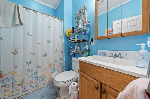 2 Town Hill St, Quincy MA 02169-6417 exterior