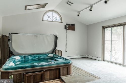 1476 Crown Pt Rd, West Deptford NJ 08093-1712 exterior