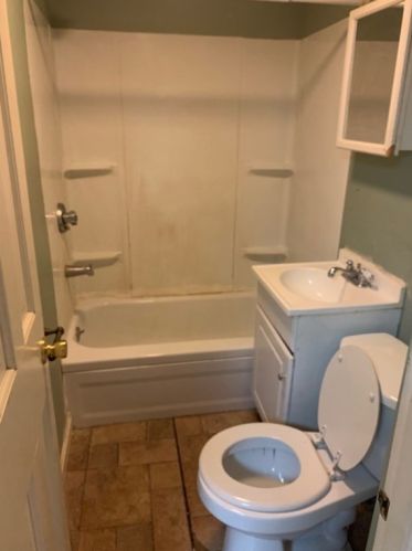 27 Upsala St, Worcester MA 01610-2044 exterior