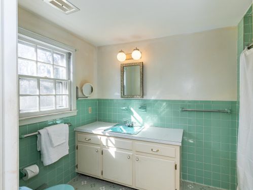 27 Huettner Rd, Falmouth MA 02543-1508 exterior