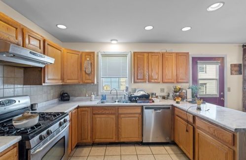 140 Grant St, Fall River MA 02721-1239 exterior