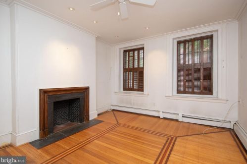 334 15 St, Philadelphia PA 19102-0010 exterior