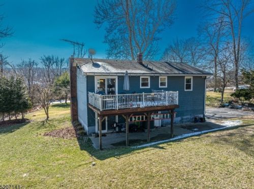 370 Shire Rd, Milford NJ  08848-1720 exterior