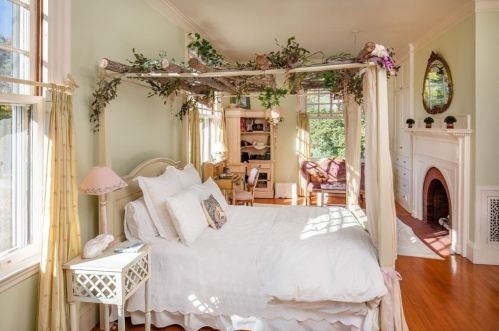 1 Sears Rd, Southborough MA 01772-1101 exterior