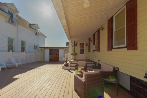 135 Cedar St, New Bedford MA 02740-4312 exterior