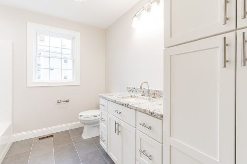 40 Lawrence Ave, East Bridgewater MA 02324-1613 exterior