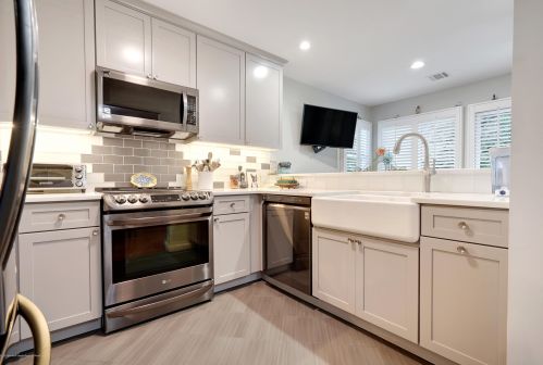 10 Concord Ct, Tinton Falls NJ 07701-5414 exterior