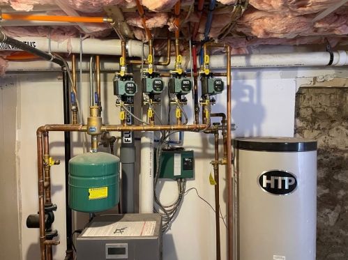 21 Beacon Pl, Chelsea MA  02150-1705 exterior