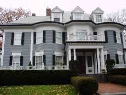 59 Hyde Ave, Newton, MA 02458-2333