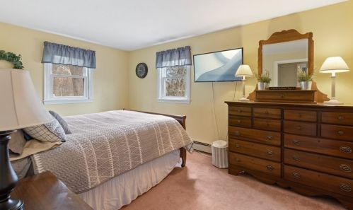 105 Hall Dr, Hingham MA 02061-1813 exterior