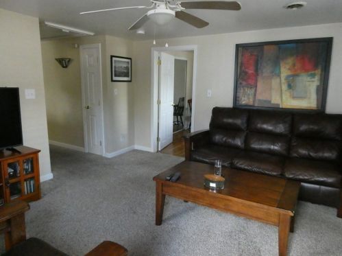 496 Nash Rd, New Bedford MA 02746-1827 exterior