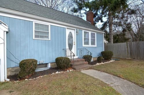 467 Washington St, Hingham MA 02061-2060 exterior