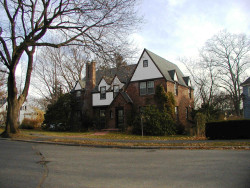 2 Kingston Rd, Newton, MA 02461-1014